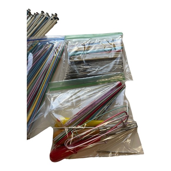 HUGE LOT VTG KNITTING  CROCHET NEEDLES BOYE  ALUMINUM Plastic WOOD ACCESSORIES - Picture 10 of 10